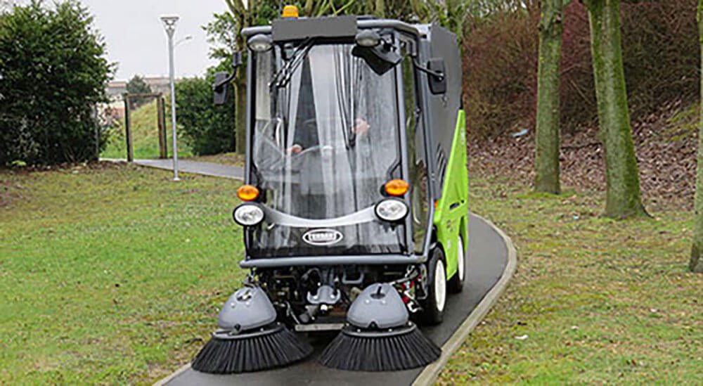 SuperSweep.ca (Super Sweep Street Cleaning Inc.) Vancouver Tennant parking lot and pathway scrubbers